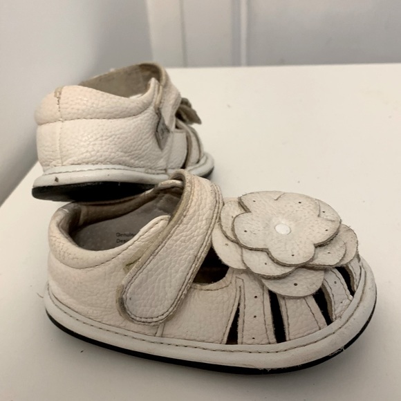 Jack & Lily White Leather Layered Flower Flat Shoes 18-24 months - Picture 2 of 7